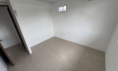 En venta departamento de 2 dormitorios en urb.Villas del Rey.