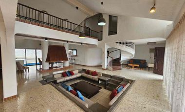 URB.LA FUENTE, Alquilo Casa Amplia Amoblada, 5 dormitorios, $1500.