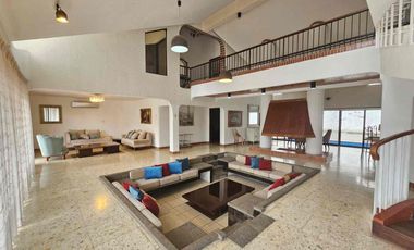URB.LA FUENTE, Alquilo Casa Amplia Amoblada, 5 dormitorios, $1500.