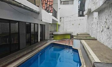 URB.LA FUENTE, Alquilo Casa Amplia Amoblada, 5 dormitorios, $1500.