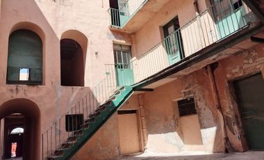 ¡Casona en el corazón de Puebla, ideal para inversión!
