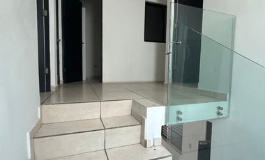 CASA EN VENTA AL ORIENTE DE SALTILLO EN FRACCIONAMIENTO PUERTA DEL REY