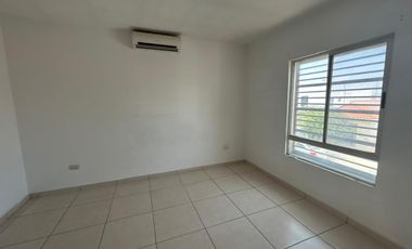 CASA EN VENTA AL ORIENTE DE SALTILLO EN FRACCIONAMIENTO PUERTA DEL REY