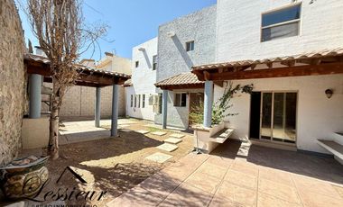 SE VENDE HERMOSA CASA UBICADA EN CERRADA ARBOLEDA
