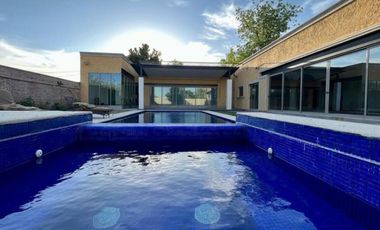 Residencia tipo villa C. Juarez