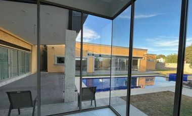 Residencia tipo villa C. Juarez