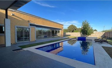 Residencia tipo villa C. Juarez