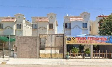 VENTA DE CASA EN SANTA ELENA AGUASCALIENTES COL URBI DEL VERGEL