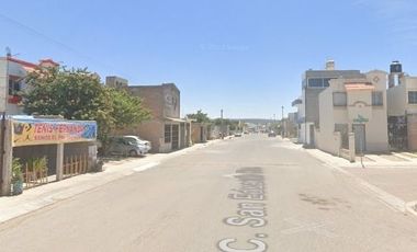 VENTA DE CASA EN SANTA ELENA AGUASCALIENTES COL URBI DEL VERGEL