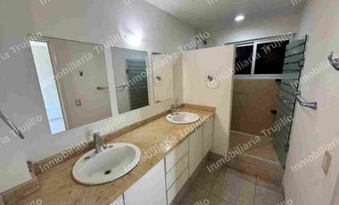 Rentó departamento frente al mar