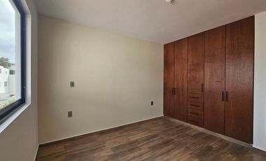 CASA DE ESTILO MODERNO NUEVA EN FRACCIONAMIENTO