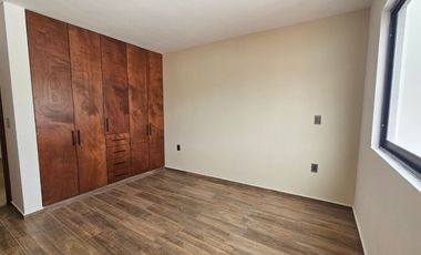 CASA DE ESTILO MODERNO NUEVA EN FRACCIONAMIENTO