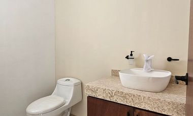 CASA DE ESTILO MODERNO NUEVA EN FRACCIONAMIENTO