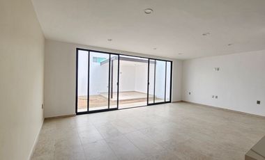 CASA DE ESTILO MODERNO NUEVA EN FRACCIONAMIENTO