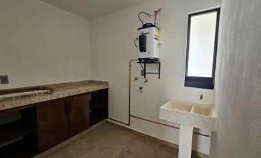 CASA DE ESTILO MODERNO NUEVA EN FRACCIONAMIENTO