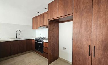 CASA DE ESTILO MODERNO NUEVA EN FRACCIONAMIENTO