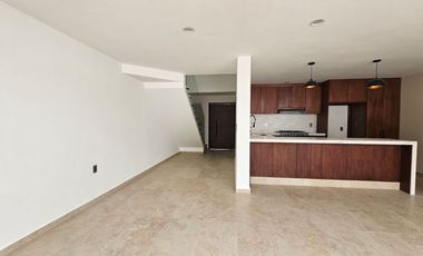 CASA DE ESTILO MODERNO NUEVA EN FRACCIONAMIENTO