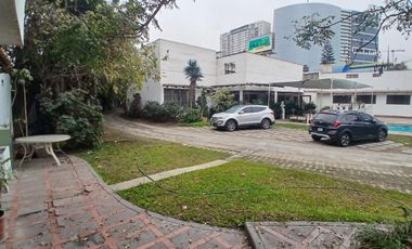 VENDO CASA COMO TERRENO EN SURCO 3,236 M2