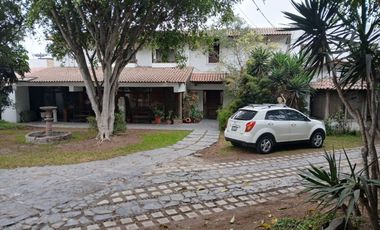 VENDO CASA COMO TERRENO EN SURCO 3,236 M2