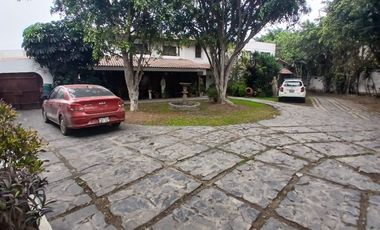 VENDO CASA COMO TERRENO EN SURCO 3,236 M2