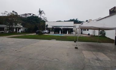 VENDO CASA COMO TERRENO EN SURCO 3,236 M2