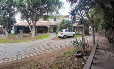 VENDO CASA COMO TERRENO EN SURCO 3,236 M2
