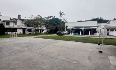 VENDO CASA COMO TERRENO EN SURCO 3,236 M2