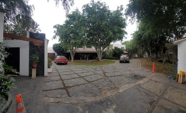VENDO CASA COMO TERRENO EN SURCO 3,236 M2