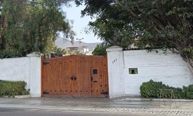 VENDO CASA COMO TERRENO EN SURCO 3,236 M2