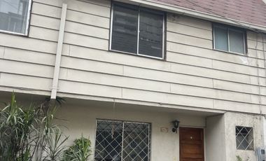 Vendo casa grande en Macul a pasos de la municipalidad