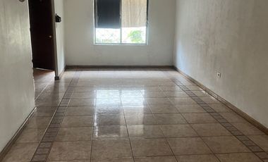 Vendo casa grande en Macul a pasos de la municipalidad