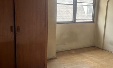 Vendo casa grande en Macul a pasos de la municipalidad