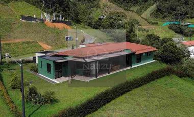 Casa campestre en unidad cerrada La Ceja