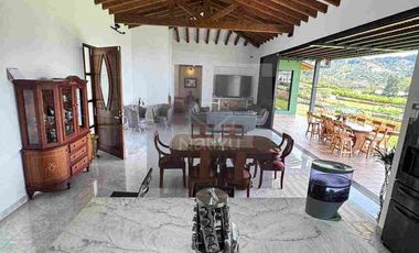 Casa campestre en unidad cerrada La Ceja