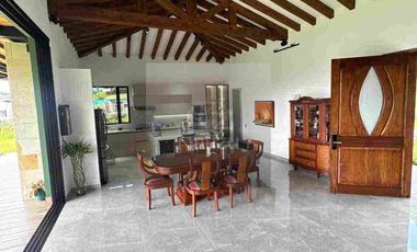 Casa campestre en unidad cerrada La Ceja