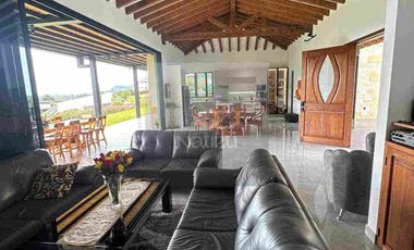 Casa campestre en unidad cerrada La Ceja