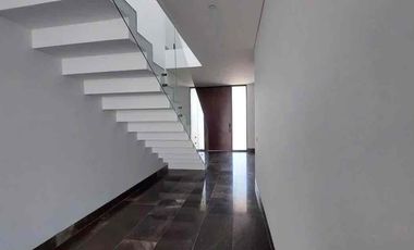 Casa en venta dentro del Frac Residencial Puerta de Hierro
