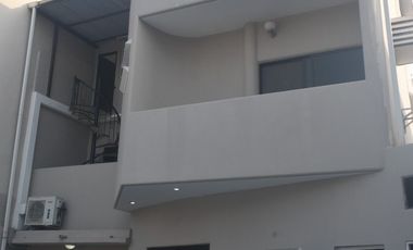 VENTA DE AMPLIA CASA + DEPARTAMENTO CON PISCINA – URBANIZACIÓN LAS RIBERAS, SAMBORONDÓN.