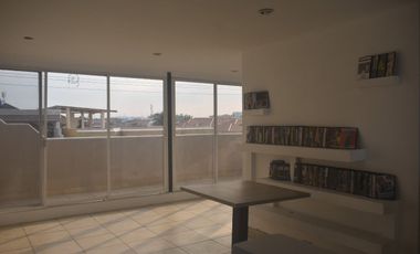 VENTA DE AMPLIA CASA + DEPARTAMENTO CON PISCINA – URBANIZACIÓN LAS RIBERAS, SAMBORONDÓN.