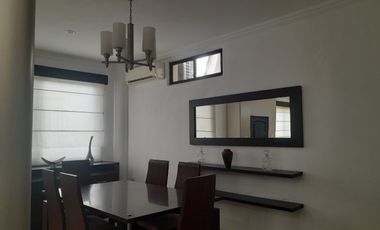 VENTA DE AMPLIA CASA + DEPARTAMENTO CON PISCINA – URBANIZACIÓN LAS RIBERAS, SAMBORONDÓN.
