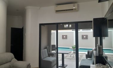 VENTA DE AMPLIA CASA + DEPARTAMENTO CON PISCINA – URBANIZACIÓN LAS RIBERAS, SAMBORONDÓN.
