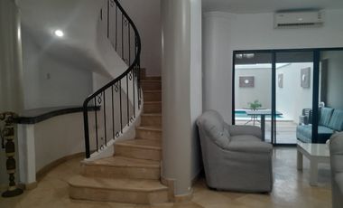 VENTA DE AMPLIA CASA + DEPARTAMENTO CON PISCINA – URBANIZACIÓN LAS RIBERAS, SAMBORONDÓN.