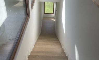 Casa Moderna En El Arrayán Con Maravillosa Vista Y Jardín.