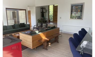 Casa Moderna En El Arrayán Con Maravillosa Vista Y Jardín.