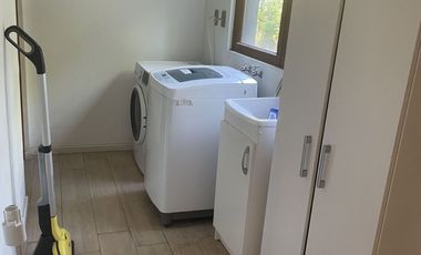 Casa Moderna En El Arrayán Con Maravillosa Vista Y Jardín.