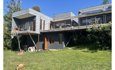 Casa Moderna En El Arrayán Con Maravillosa Vista Y Jardín.
