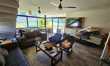 CASA EN VENTA CON GRAN JARDIN