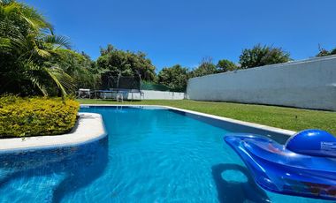 CASA EN VENTA CON GRAN JARDIN