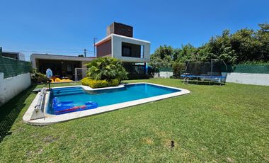 CASA EN VENTA CON GRAN JARDIN