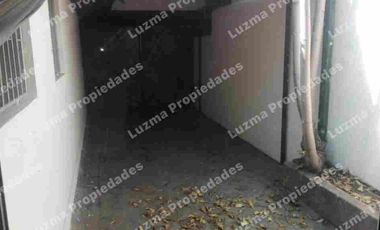 Vendo amplia casa comercial en Las Condes.
